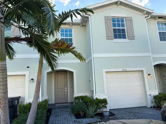 3-bedroom rental at 4181 Lagoon Shore Drive, Lake Worth