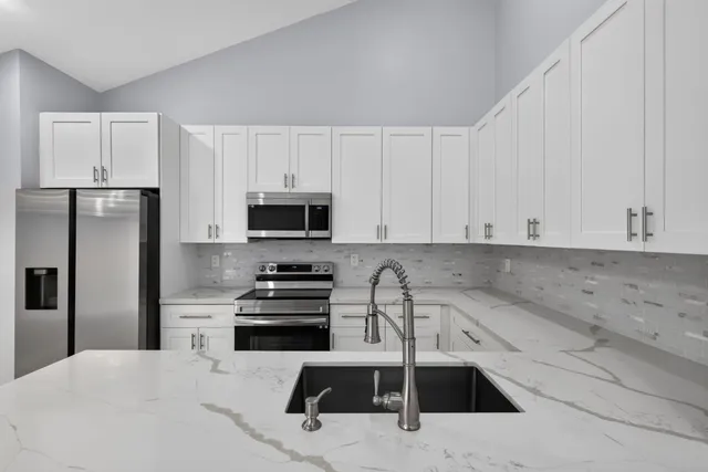 3-bedroom rental at 1050 SUMMIT PLACE Circle #D, West Palm Beach