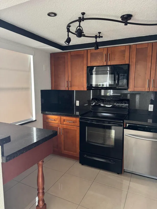 2-bedroom rental at 340 NW 19TH Street #200, Boca Raton