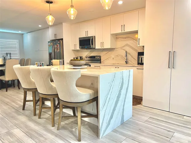 2-bedroom rental at 2115 NE 37th Drive, Fort Lauderdale
