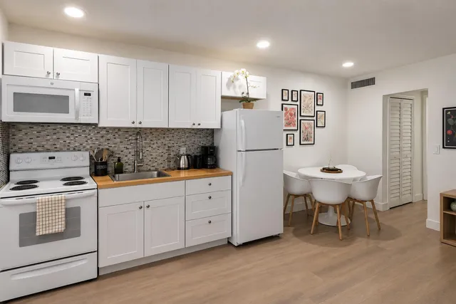1-bedroom rental at 704 NE 8th Street #4, Hallandale Beach