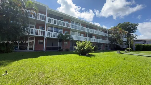 1-bedroom home at 141 NE 10th Avenue #24C, Hallandale Beach