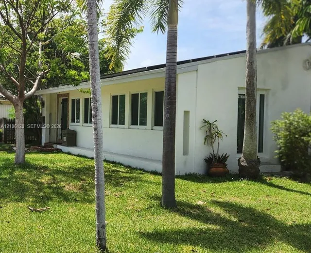 5-bedroom home at 1607 Moffett Street, Hollywood