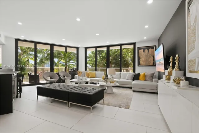 3-bedroom home at 20281 E Country Club Drive #307, Aventura