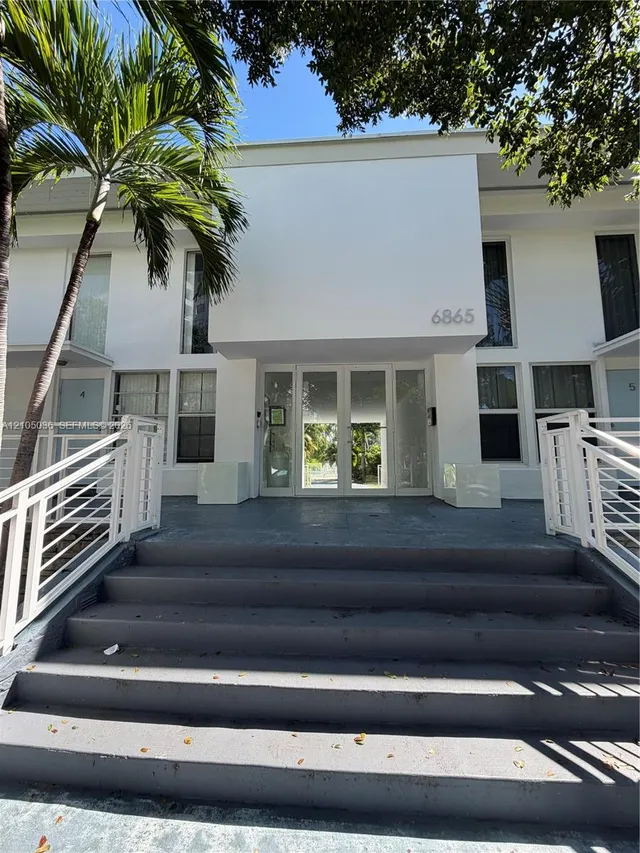 1-bedroom rental at 6865 E Bay Drive #3, Miami Beach