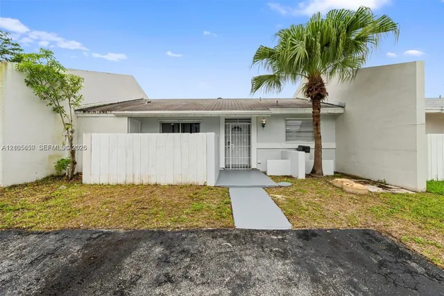 2-bedroom rental at 10387 SW 209th Lane, Cutler Bay