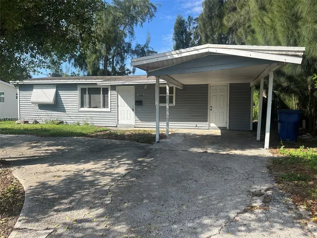 3-bedroom rental at 1601 W Avenue H W, Riviera Beach