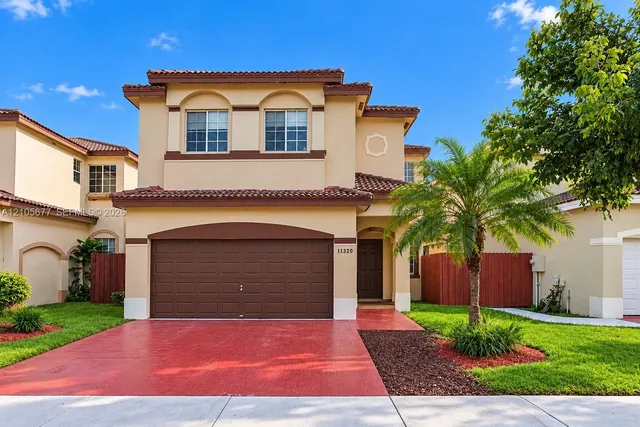 5-bedroom rental at 11320 NW 43rd Terrace, Doral