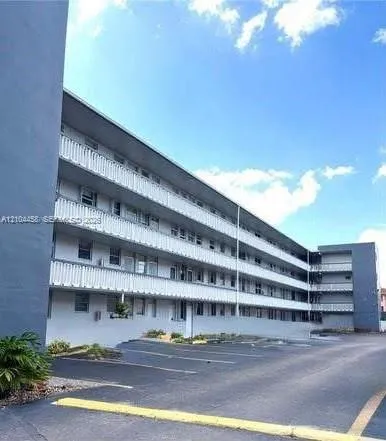 1-bedroom rental at 18601 NE 14th Avenue #301, Miami