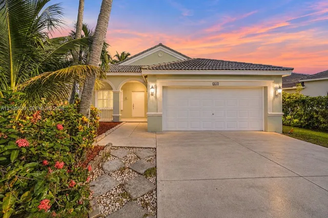 3-bedroom rental at 649 Willow Bend Road, Weston