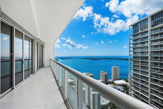 2-bedroom rental at 475 Brickell Avenue #5209, Miami