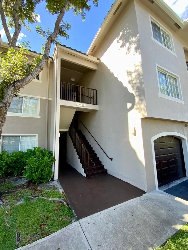 2-bedroom rental at 4159 N HAVERHILL Road #1304, West Palm Beach