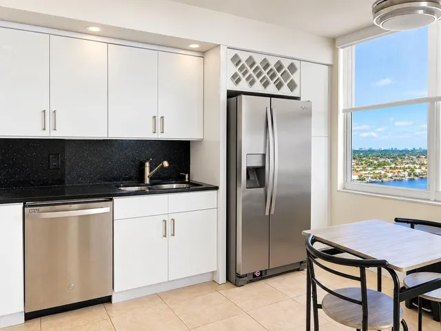 1-bedroom rental at 2751 S OCEAN Drive #1703N, Hollywood