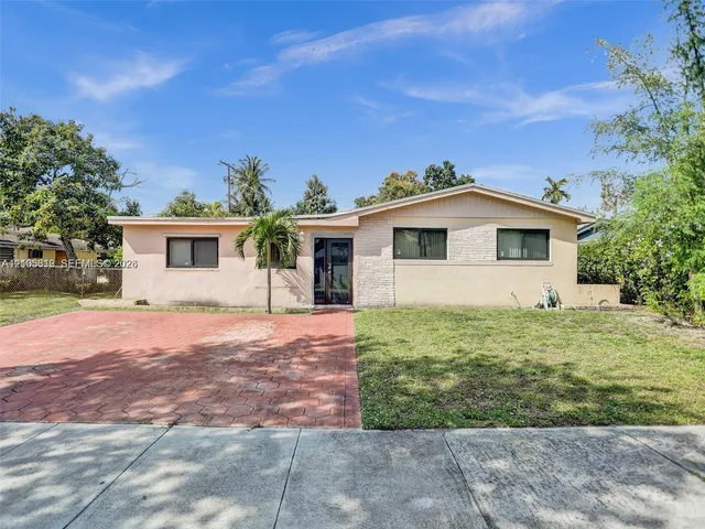 4-bedroom home at 471 NE 180th Drive, North Miami Beach