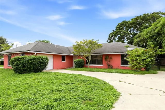 5-bedroom rental at 132 Santander Court, Royal Palm Beach