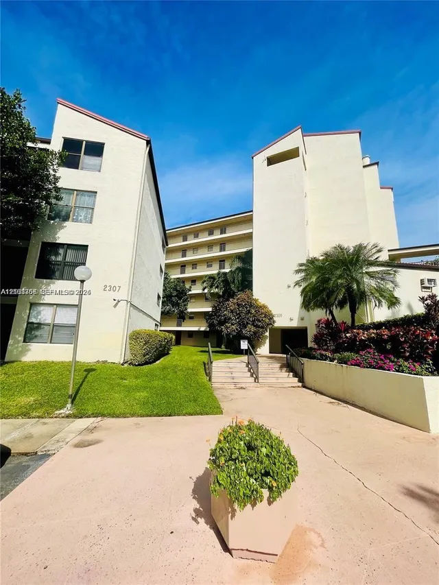 1-bedroom rental at 2309 S Cypress Bend Drive #113C, Pompano Beach
