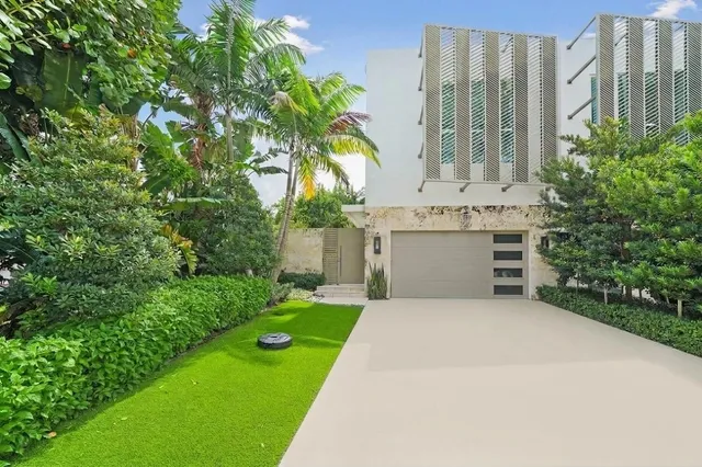 3-bedroom home at 724 N LAKE Avenue N, Delray Beach