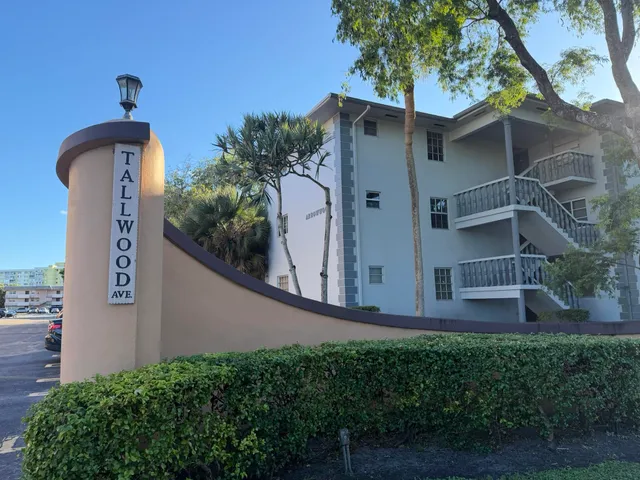 1-bedroom home at 900 TALLWOOD Avenue #107, Hollywood