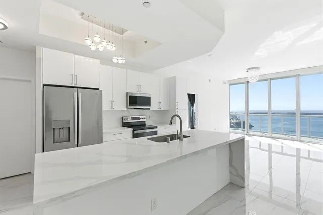 2-bedroom rental at 888 BISCAYNE Boulevard #4904, Miami