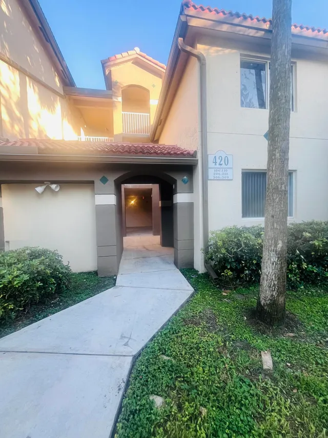 2-bedroom rental at 420 S PARK #2-108, Hollywood