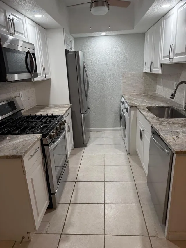 2-bedroom rental at 382 E ROYAL PALM Road #0600, Boca Raton