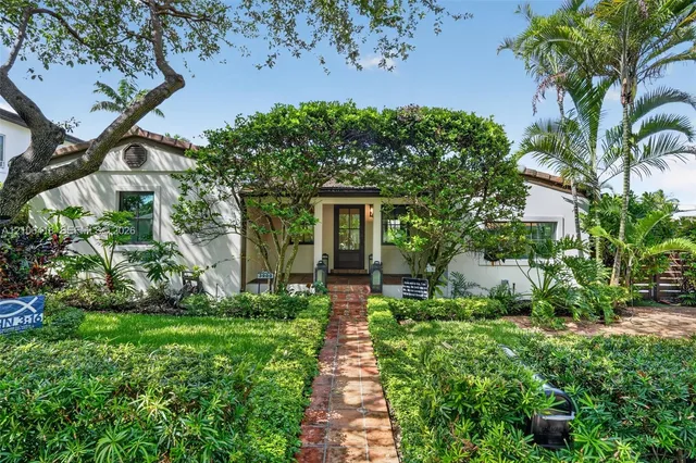 4-bedroom home at 3900 SW 60th Avenue, Miami