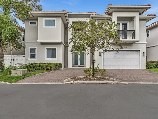 6-bedroom home at 3539 Forest View Circle, Dania Beach
