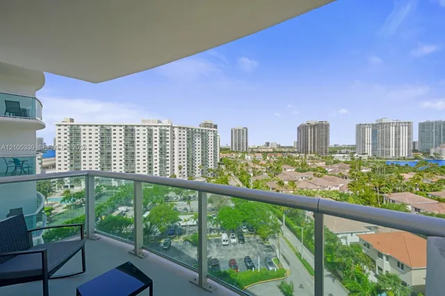 1-bedroom home at 19370 Collins Avenue #1122, Sunny Isles Beach