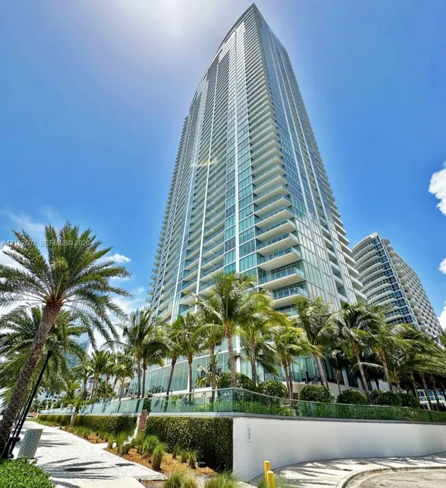 3-bedroom rental at 2900 NE 7th Avenue #902, Miami