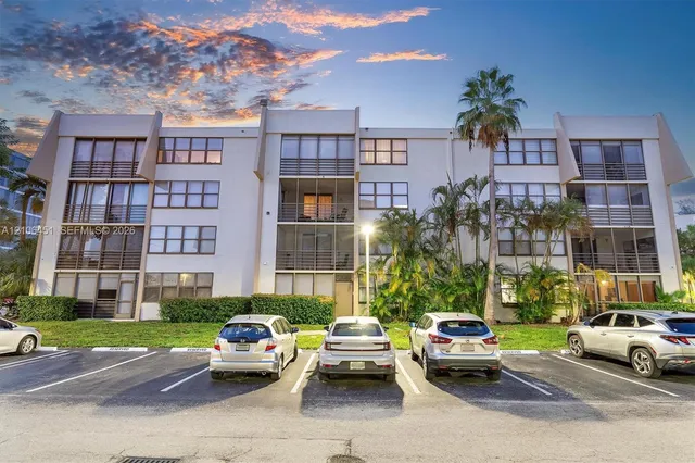 3-bedroom rental at 20401 NE 30th Avenue #106-8, Aventura