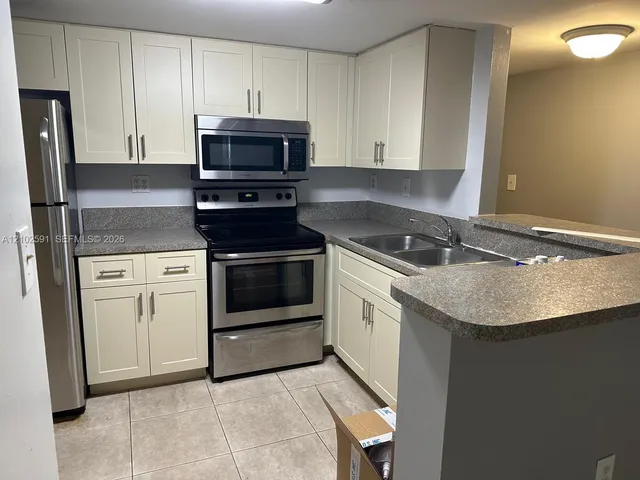 3-bedroom rental at 9962 Nob Hill Lane #9962, Sunrise