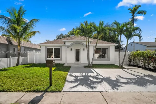 3-bedroom rental at 253 SW 4th Street #1, Dania Beach