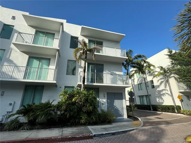 3-bedroom rental at 2146 Van Buren Street #406, Hollywood