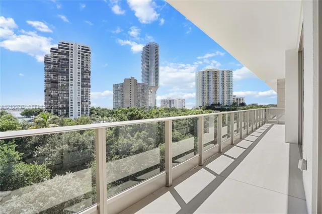 3-bedroom rental at 2200 Brickell Avenue #PH02, Miami