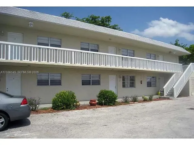 1-bedroom rental at 110 SE 7th Street #10, Hallandale Beach