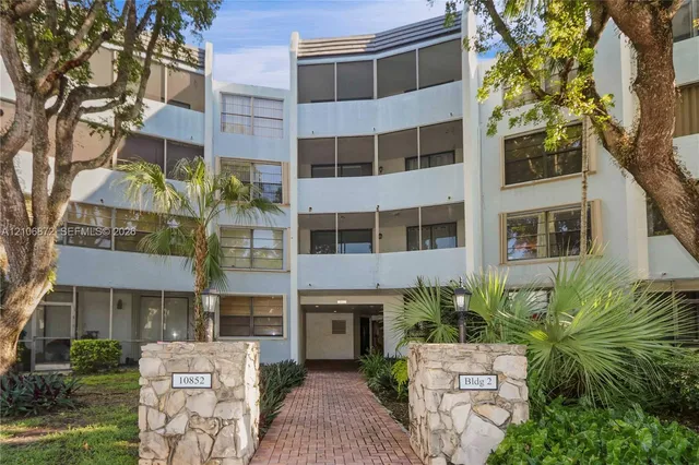 2-bedroom home at 10852 N Kendall Drive #103, Miami