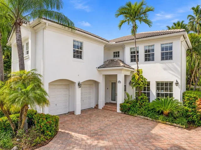 4-bedroom home at 20000 NE 36th Place, Aventura