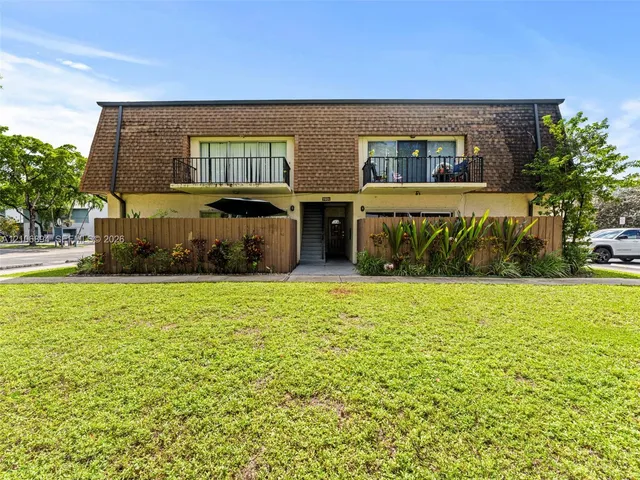 2-bedroom home at 7401 W Sunrise Boulevard #B1, Plantation