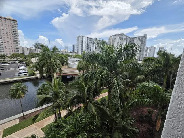 2-bedroom rental at 17150 N Bay Road #2511, Sunny Isles Beach