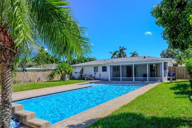 2-bedroom rental at 225 E Ilex Drive, Lake Park