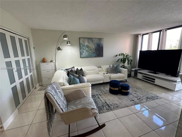 3-bedroom rental at 9410 W Flagler Street #410, Miami