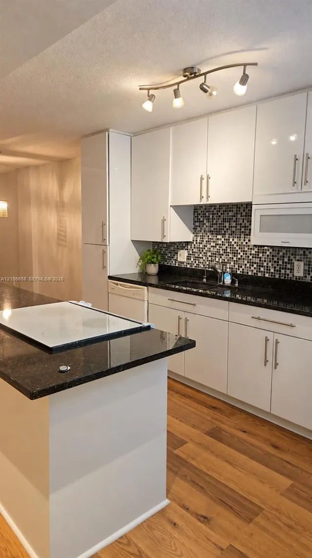 2-bedroom rental at 250 Jacaranda Drive #711, Plantation