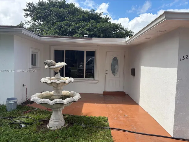 3-bedroom rental at 1322 N 31st Road, Hollywood
