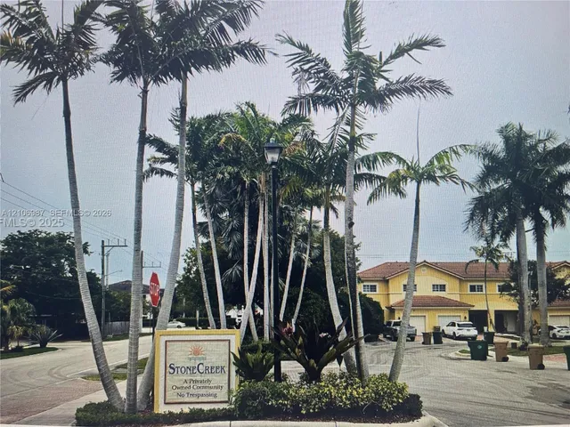 4-bedroom rental at 7628 S Stonecreek Circle #2, Davie