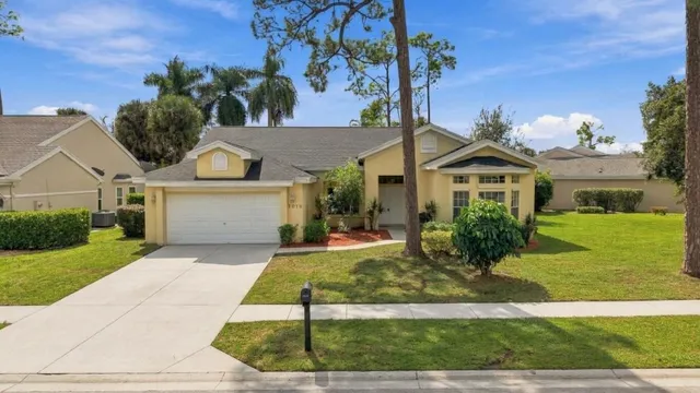 4-bedroom home at 1015 LAKE BREEZE Drive, Wellington