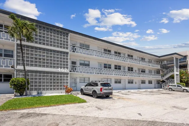 1-bedroom home at 467 GOLDEN ISLES Drive #206, Hallandale Beach