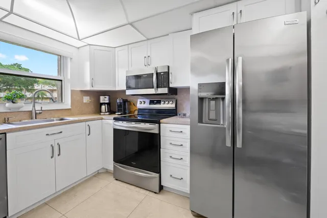 2-bedroom home at 9330 SUNRISE LAKES Boulevard #104, Sunrise