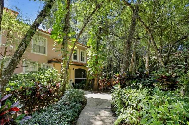 3-bedroom home at 6918 W SAMPLE Road #6918, Coral Springs