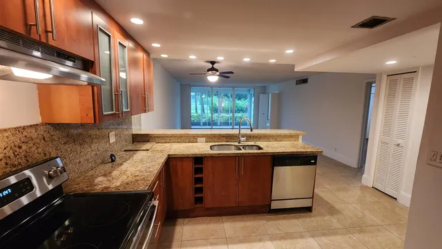 3-bedroom home at 2851 S PALM AIRE Drive #101, Pompano Beach