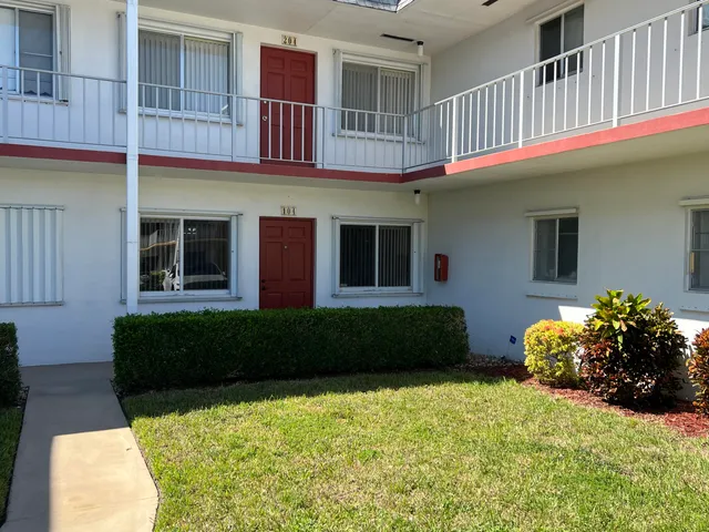 1-bedroom home at 3320 Lake Osborne Drive, Lake Worth Beach
